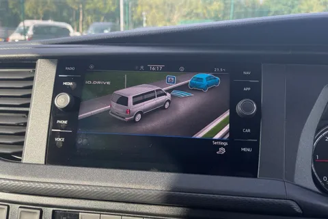 DE74BFV Volkswagen Transporter 2.0 TDI 110 Highline Van Thumbnail #57