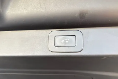 30 of 50 for Land Rover Range Rover 3.0 D300 HSE 5dr