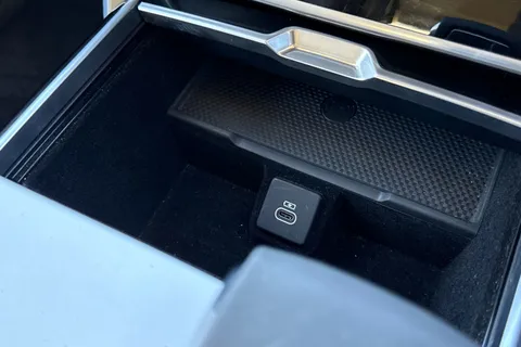 48 of 50 for Land Rover Range Rover 3.0 D300 HSE 5dr