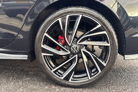 KR23GPY Volkswagen Golf 2.0 TDI 200 GTD 5dr DSG **PAN ROOF, 19' INCH ALLOYS** Thumbnail #14