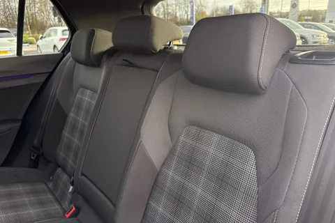 KR23GPY Volkswagen Golf 2.0 TDI 200 GTD 5dr DSG **PAN ROOF, 19' INCH ALLOYS** Thumbnail #20