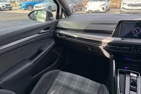 KR23GPY Volkswagen Golf 2.0 TDI 200 GTD 5dr DSG **PAN ROOF, 19' INCH ALLOYS** Thumbnail #21