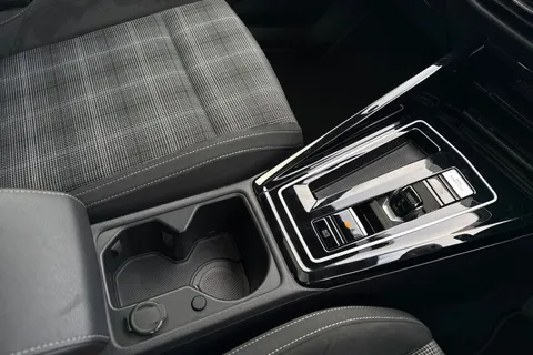 KR23GPY Volkswagen Golf 2.0 TDI 200 GTD 5dr DSG **PAN ROOF, 19' INCH ALLOYS** Thumbnail #24