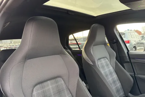 KR23GPY Volkswagen Golf 2.0 TDI 200 GTD 5dr DSG **PAN ROOF, 19' INCH ALLOYS** Thumbnail #25