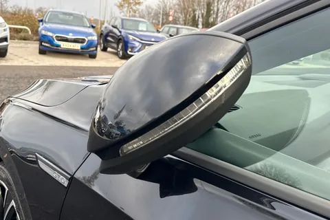 KR23GPY Volkswagen Golf 2.0 TDI 200 GTD 5dr DSG **PAN ROOF, 19' INCH ALLOYS** Thumbnail #27