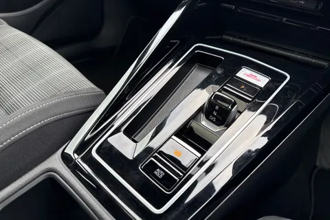 KR23GPY Volkswagen Golf 2.0 TDI 200 GTD 5dr DSG **PAN ROOF, 19' INCH ALLOYS** Thumbnail #39