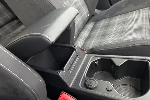 KR23GPY Volkswagen Golf 2.0 TDI 200 GTD 5dr DSG **PAN ROOF, 19' INCH ALLOYS** Thumbnail #40