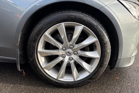 RE20APV Volvo V90 2.0 D4 Momentum Plus Auto Euro 6 (s/s) 5dr Thumbnail #8