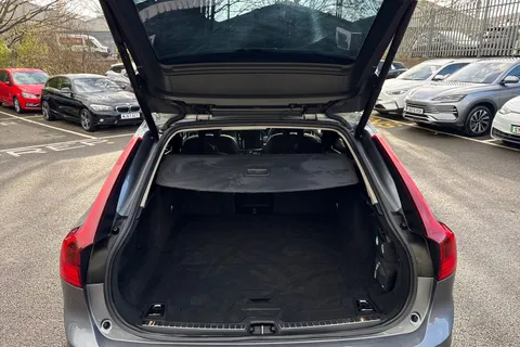 RE20APV Volvo V90 2.0 D4 Momentum Plus Auto Euro 6 (s/s) 5dr Thumbnail #11