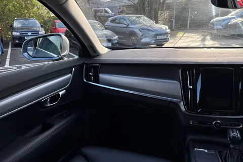 RE20APV Volvo V90 2.0 D4 Momentum Plus Auto Euro 6 (s/s) 5dr Thumbnail #16