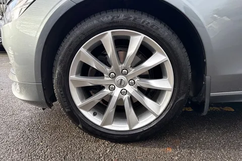 RE20APV Volvo V90 2.0 D4 Momentum Plus Auto Euro 6 (s/s) 5dr Thumbnail #24