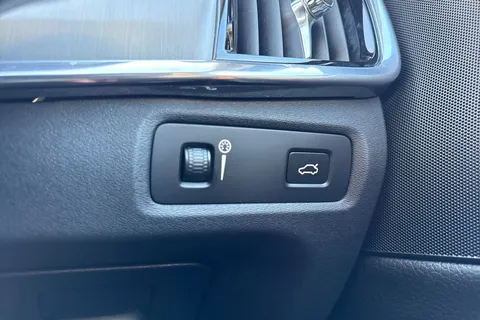 RE20APV Volvo V90 2.0 D4 Momentum Plus Auto Euro 6 (s/s) 5dr Thumbnail #31