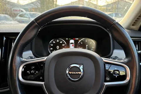 RE20APV Volvo V90 2.0 D4 Momentum Plus Auto Euro 6 (s/s) 5dr Thumbnail #32