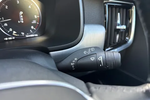 RE20APV Volvo V90 2.0 D4 Momentum Plus Auto Euro 6 (s/s) 5dr Thumbnail #36