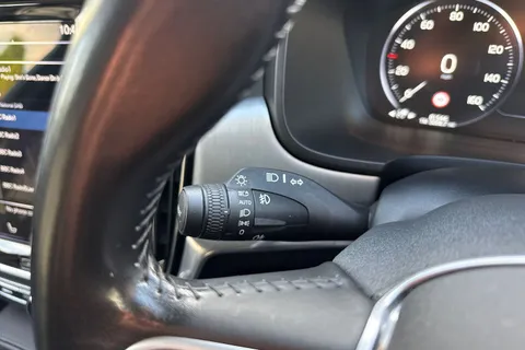 RE20APV Volvo V90 2.0 D4 Momentum Plus Auto Euro 6 (s/s) 5dr Thumbnail #37