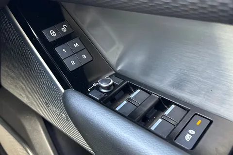 37 of 45 for Land Rover Range Rover Velar 2.0 P250 R-Dynamic SE Auto 4WD Euro 6 (s/s) 5dr