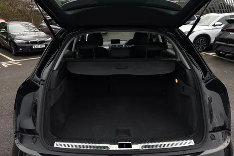 10 of 46 for Audi Q3 2.0 TDI Sport Euro 6 (s/s) 5dr