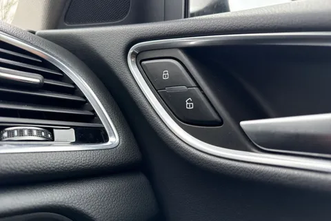 28 of 46 for Audi Q3 2.0 TDI Sport Euro 6 (s/s) 5dr