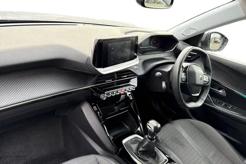 15 of 67 for PEUGEOT 2008 1.2 PureTech Allure Euro 6 (s/s) 5dr