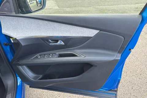 ND71FTU PEUGEOT 3008 1.6 13.2kWh GT Premium e-EAT Euro 6 (s/s) 5dr Thumbnail #22