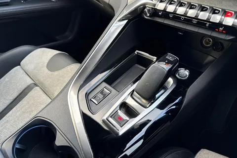 ND71FTU PEUGEOT 3008 1.6 13.2kWh GT Premium e-EAT Euro 6 (s/s) 5dr Thumbnail #24