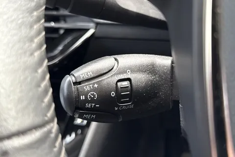 32 of 67 for PEUGEOT 2008 1.2 PureTech Allure Euro 6 (s/s) 5dr