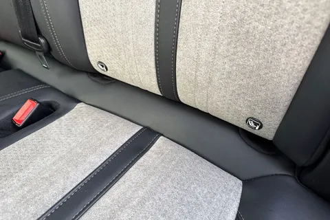 ND71FTU PEUGEOT 3008 1.6 13.2kWh GT Premium e-EAT Euro 6 (s/s) 5dr Thumbnail #36