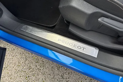 ND71FTU PEUGEOT 3008 1.6 13.2kWh GT Premium e-EAT Euro 6 (s/s) 5dr Thumbnail #38