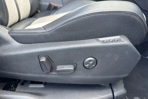 ND71FTU PEUGEOT 3008 1.6 13.2kWh GT Premium e-EAT Euro 6 (s/s) 5dr Thumbnail #40