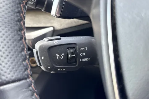 ND71FTU PEUGEOT 3008 1.6 13.2kWh GT Premium e-EAT Euro 6 (s/s) 5dr Thumbnail #46