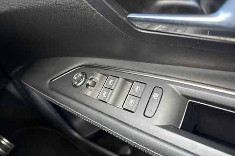 ND71FTU PEUGEOT 3008 1.6 13.2kWh GT Premium e-EAT Euro 6 (s/s) 5dr Thumbnail #47