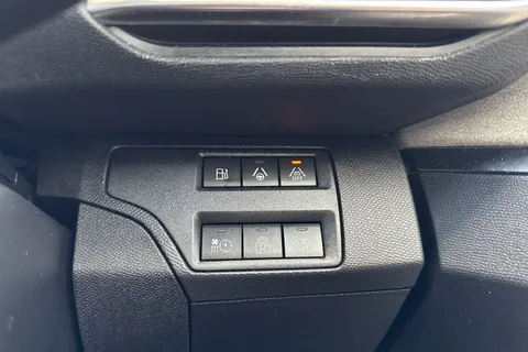 ND71FTU PEUGEOT 3008 1.6 13.2kWh GT Premium e-EAT Euro 6 (s/s) 5dr Thumbnail #48