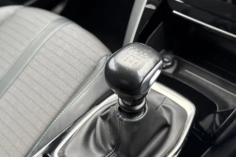 48 of 67 for PEUGEOT 2008 1.2 PureTech Allure Euro 6 (s/s) 5dr