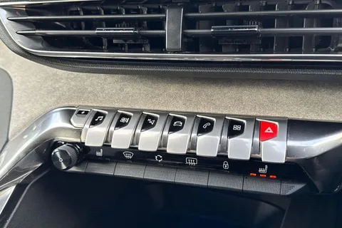 ND71FTU PEUGEOT 3008 1.6 13.2kWh GT Premium e-EAT Euro 6 (s/s) 5dr Thumbnail #62