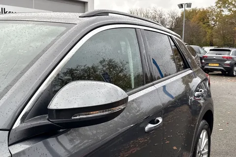 DF25AWP Volkswagen T-Roc 1.5 TSI Match 5dr DSG | Rear Camera | App Connect Thumbnail #40