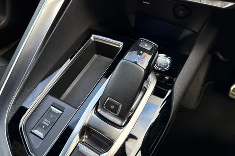 KN21SZK PEUGEOT 3008 1.2 PureTech GT EAT Euro 6 (s/s) 5dr Thumbnail #24