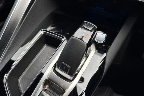 22 of 66 for PEUGEOT 3008 1.2 PureTech GT Line Premium EAT Euro 6 (s/s) 5dr