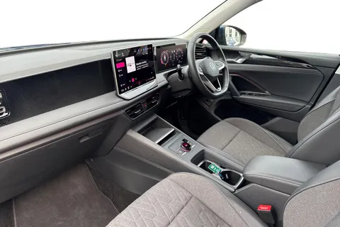 KM25XFY Volkswagen Tiguan 2.0 TDI Match 5dr DSG | Rear Camera | Power Tailgate Thumbnail #16