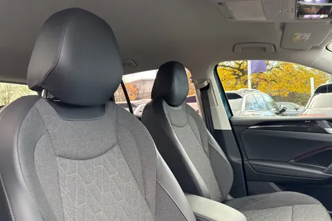 KM25XFY Volkswagen Tiguan 2.0 TDI Match 5dr DSG | Rear Camera | Power Tailgate Thumbnail #25