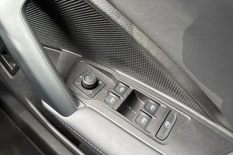 KM25XFY Volkswagen Tiguan 2.0 TDI Match 5dr DSG | Rear Camera | Power Tailgate Thumbnail #26