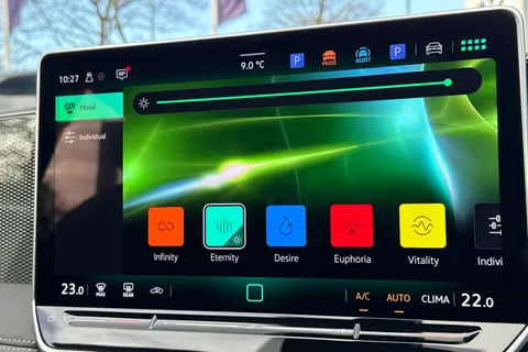 KM25XFY Volkswagen Tiguan 2.0 TDI Match 5dr DSG | Rear Camera | Power Tailgate Thumbnail #33