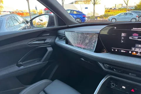 DN75UMW Audi SQ5 3.0 TFSI S Launch Edition Sportback S Tronic quattro Euro 6 (s/s) 5dr Thumbnail #16