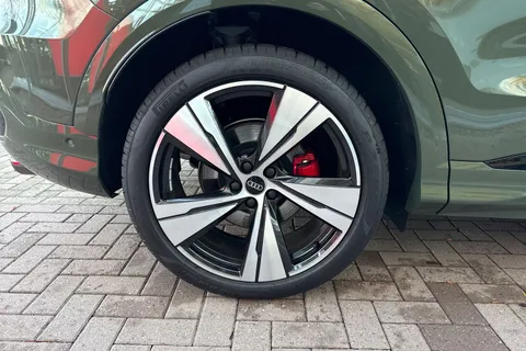 DN75UMW Audi SQ5 3.0 TFSI S Launch Edition Sportback S Tronic quattro Euro 6 (s/s) 5dr Thumbnail #24