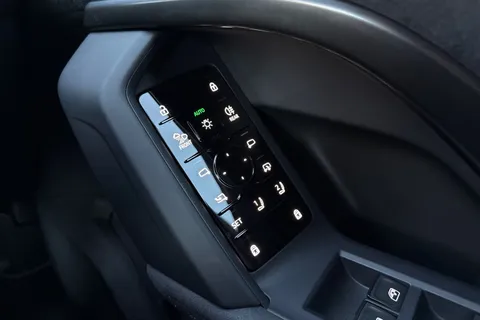 DN75UMW Audi SQ5 3.0 TFSI S Launch Edition Sportback S Tronic quattro Euro 6 (s/s) 5dr Thumbnail #44