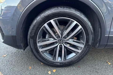 BP23OZS Volkswagen Tiguan 1.5 TSI 150 Elegance 5dr DSG | Heated Seats | Power Tailgate Thumbnail #11