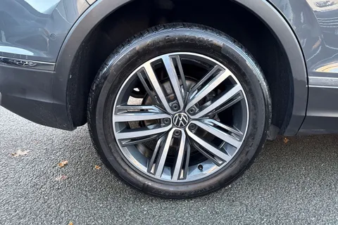 BP23OZS Volkswagen Tiguan 1.5 TSI 150 Elegance 5dr DSG | Heated Seats | Power Tailgate Thumbnail #13