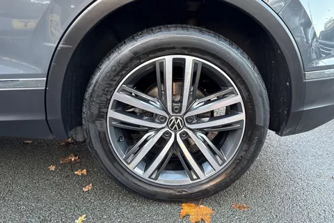 BP23OZS Volkswagen Tiguan 1.5 TSI 150 Elegance 5dr DSG | Heated Seats | Power Tailgate Thumbnail #14