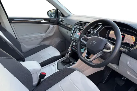 BP23OZS Volkswagen Tiguan 1.5 TSI 150 Elegance 5dr DSG | Heated Seats | Power Tailgate Thumbnail #15