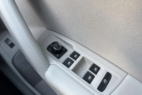 BP23OZS Volkswagen Tiguan 1.5 TSI 150 Elegance 5dr DSG | Heated Seats | Power Tailgate Thumbnail #26