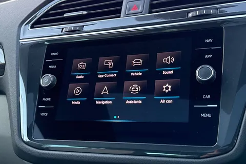 BP23OZS Volkswagen Tiguan 1.5 TSI 150 Elegance 5dr DSG | Heated Seats | Power Tailgate Thumbnail #29